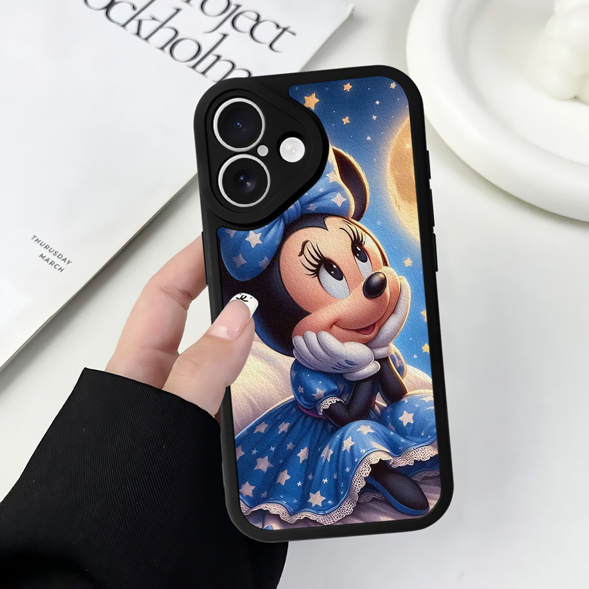 （画像用） ミッキーマウス Mickey Mouse 【iPhone 16シリーズ対応】シリコンスマホケース（レザー調） 材質：シリコン